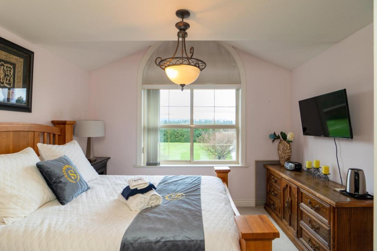 Cedar Manor Bed And Breakfast Pitt Meadows Dış mekan fotoğraf